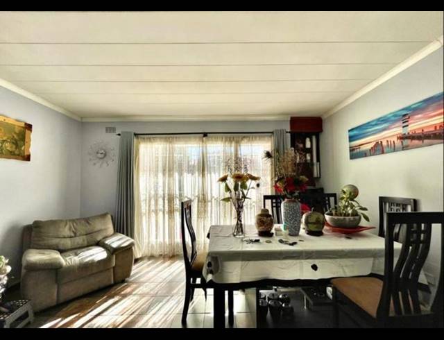 2 BEDROOM TOWNHOUSE FOR SALE IN SOUTH CREST